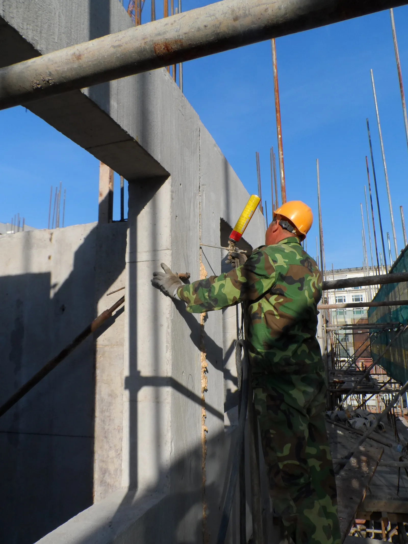 Construction worker installing GOGER wall panels