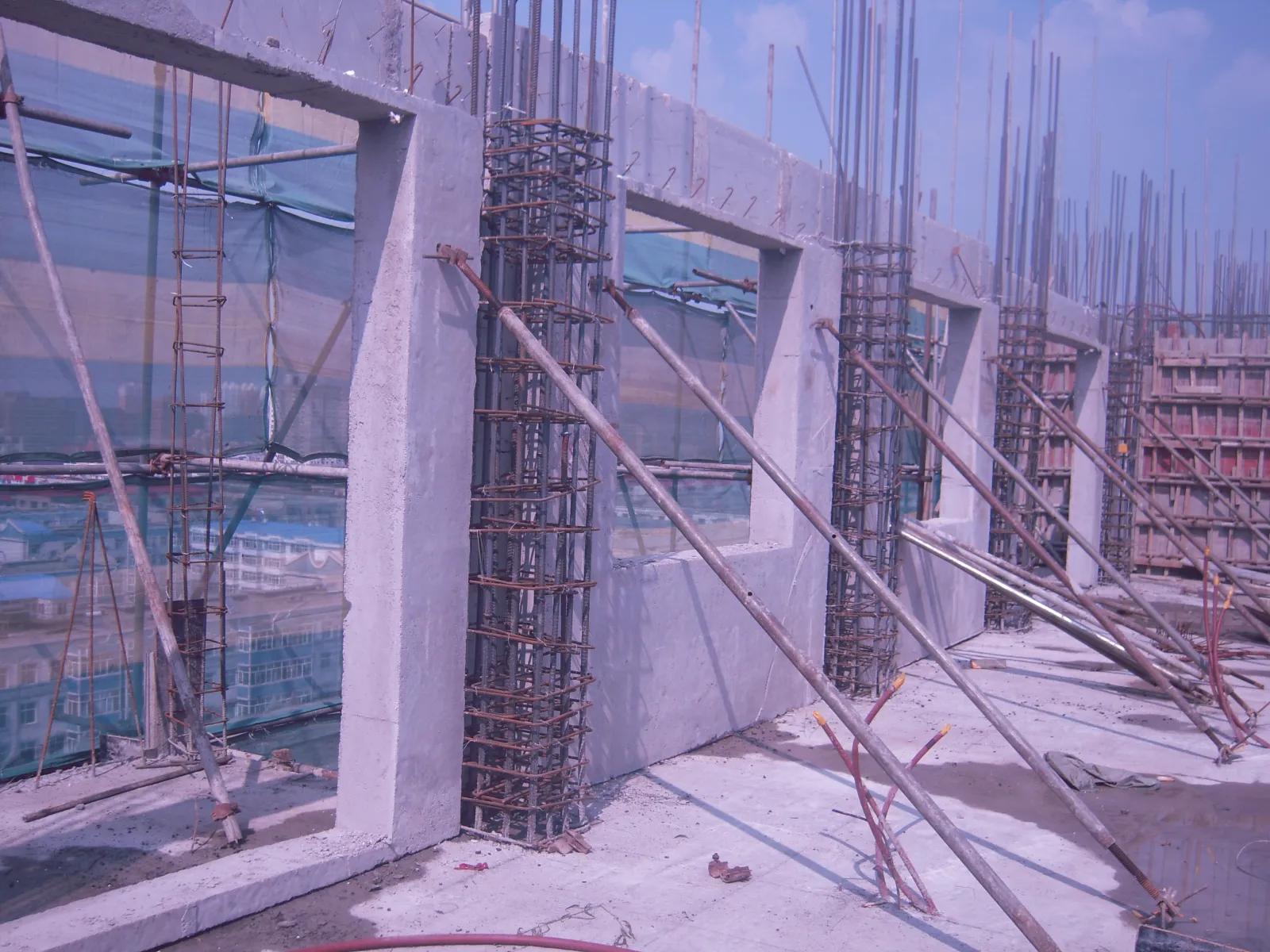 GOGER wall panel installation on high-rise residential